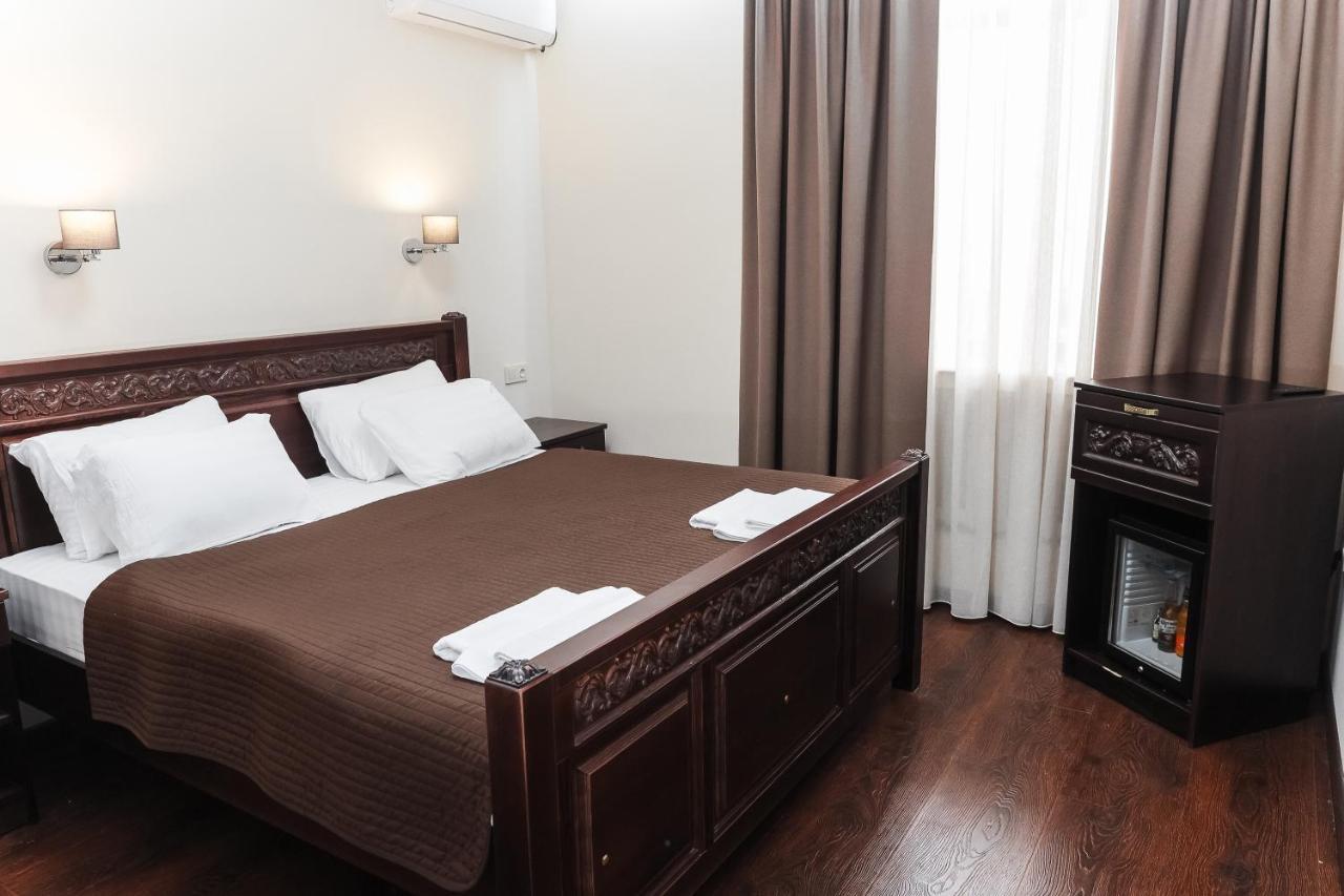 Dvin Hotel Pavlodar Exterior foto