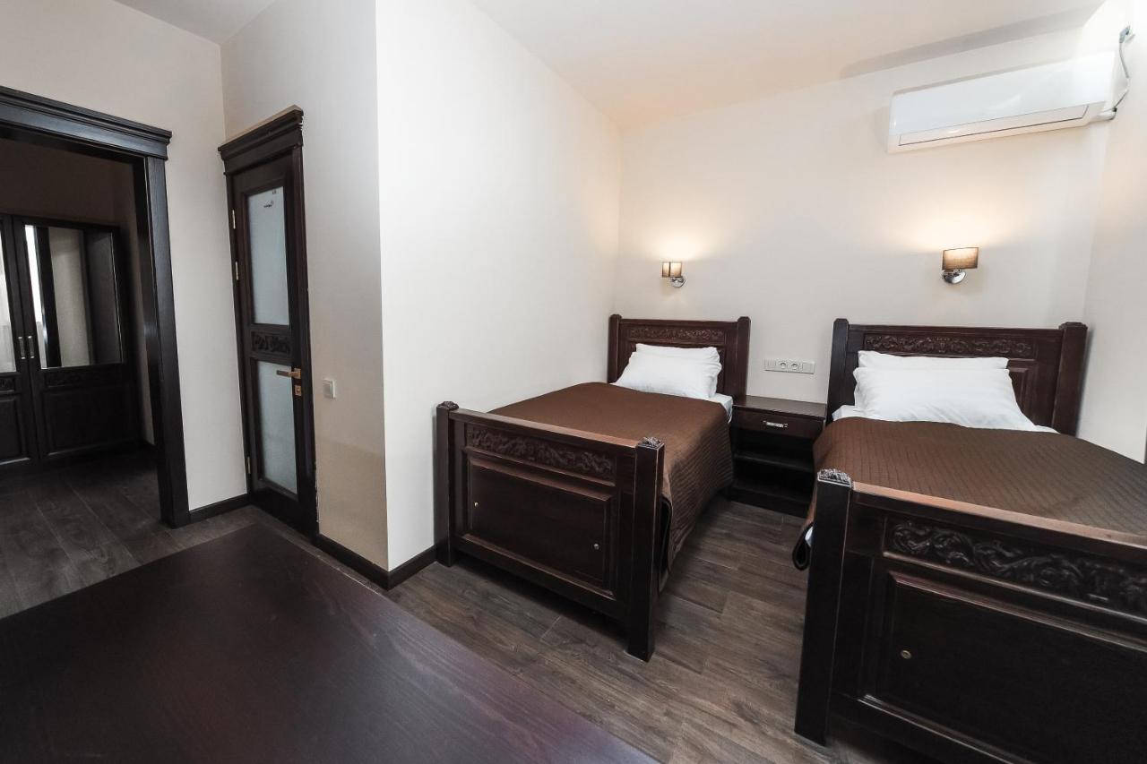 Dvin Hotel Pavlodar Exterior foto