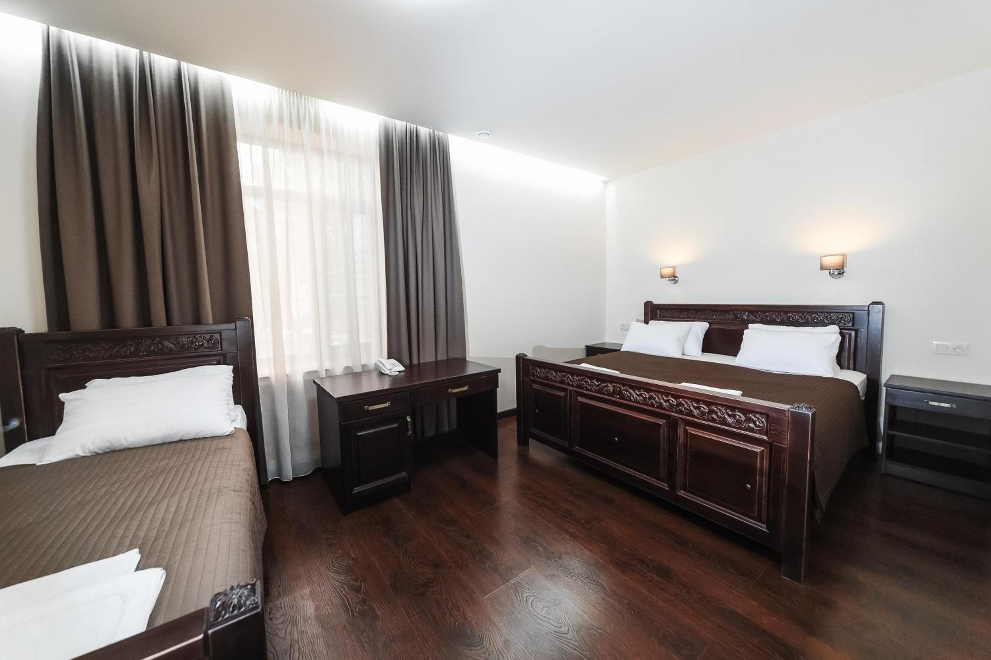 Dvin Hotel Pavlodar Exterior foto