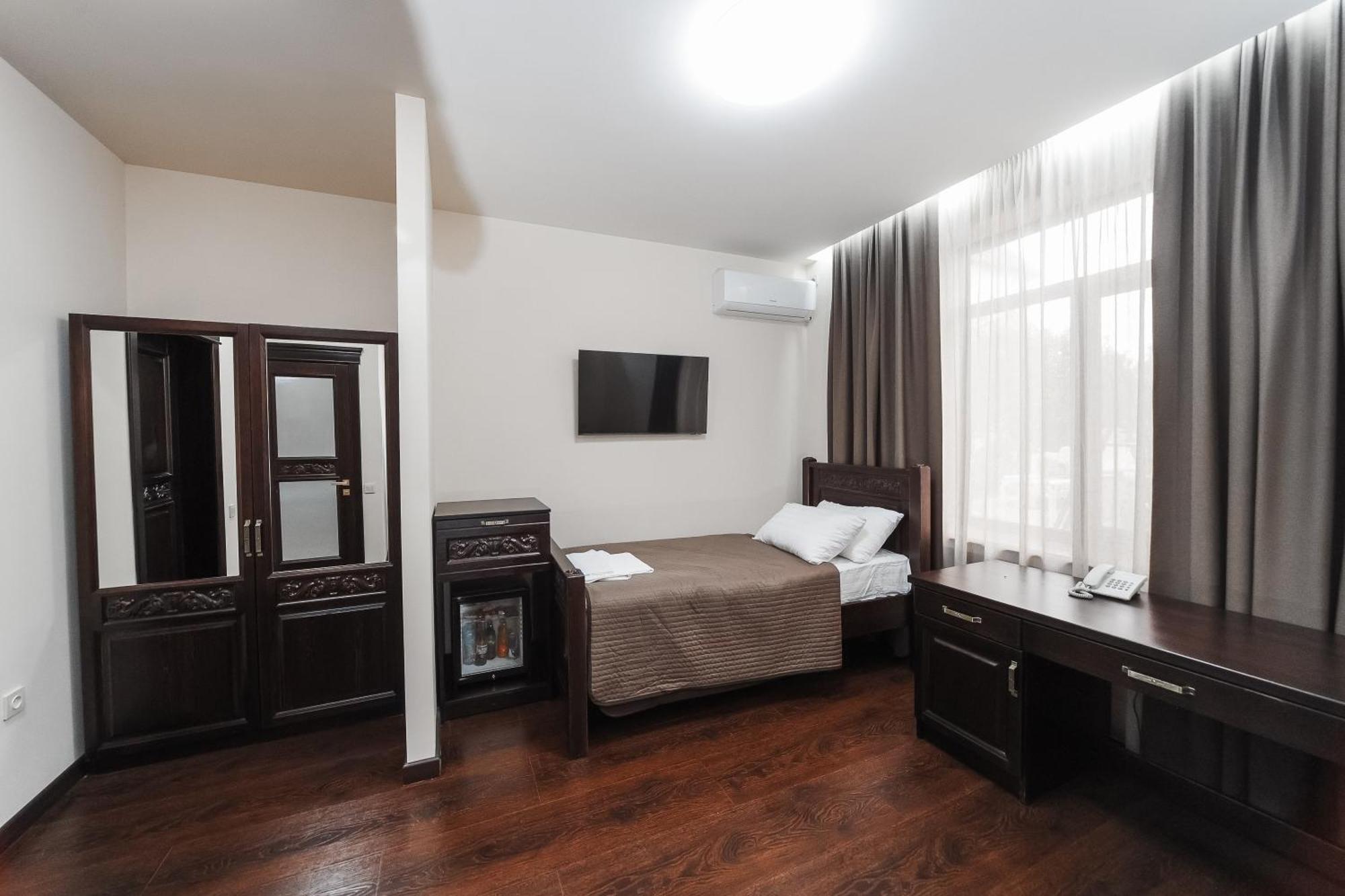 Dvin Hotel Pavlodar Exterior foto