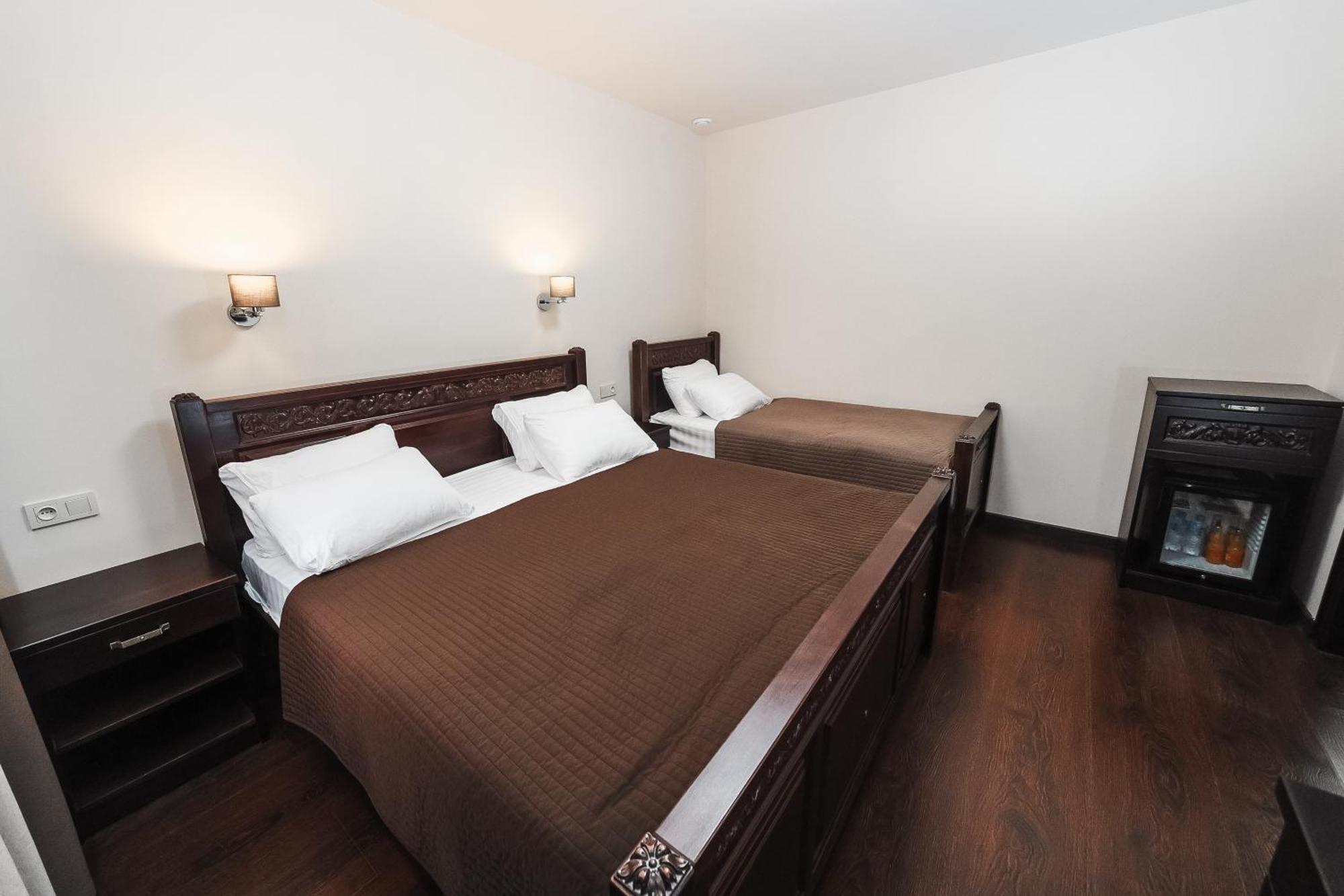 Dvin Hotel Pavlodar Exterior foto