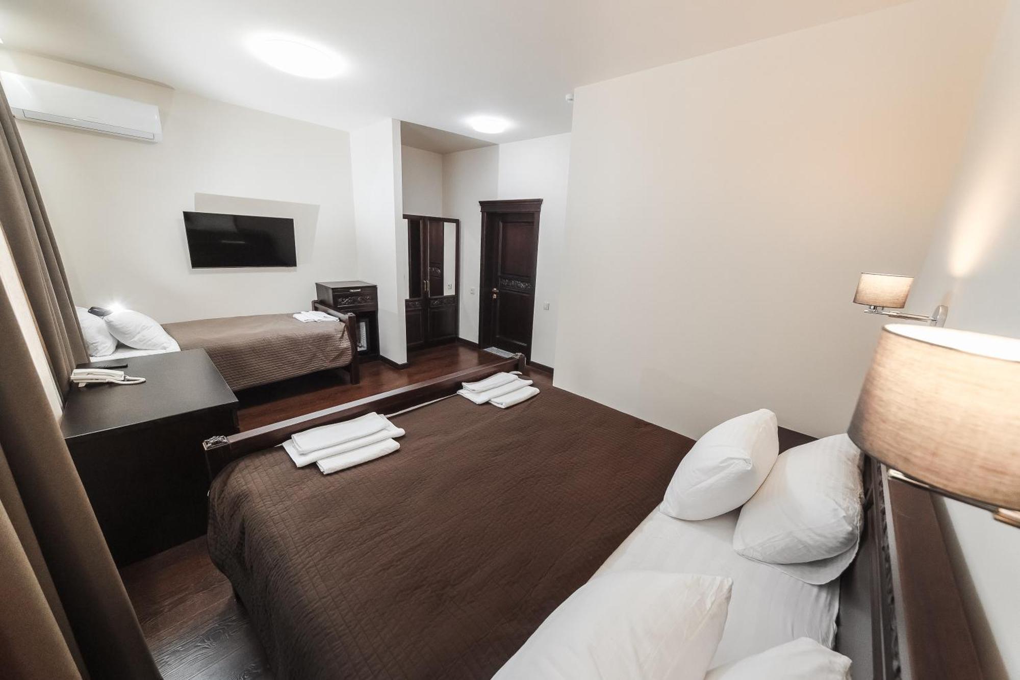 Dvin Hotel Pavlodar Exterior foto
