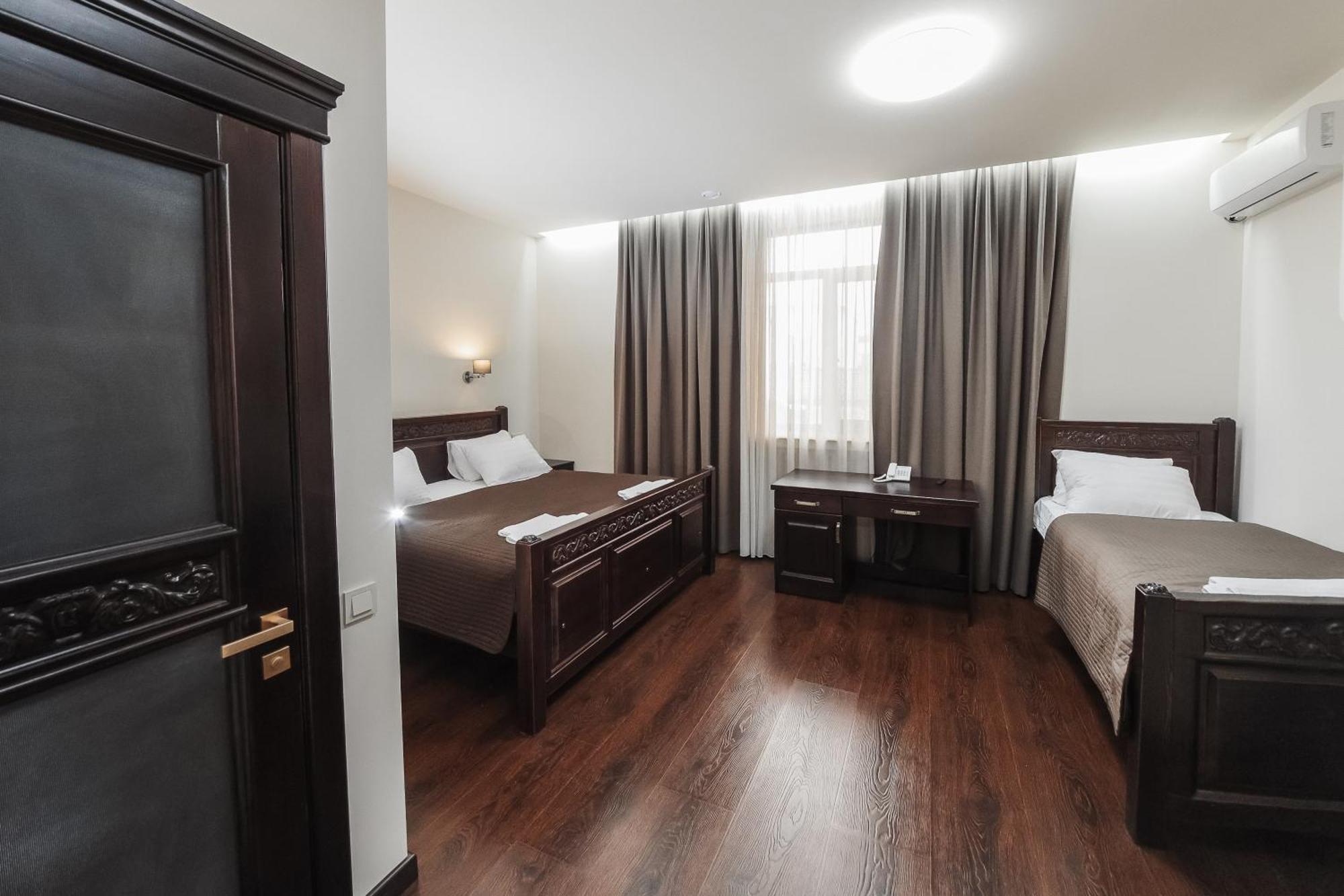 Dvin Hotel Pavlodar Exterior foto