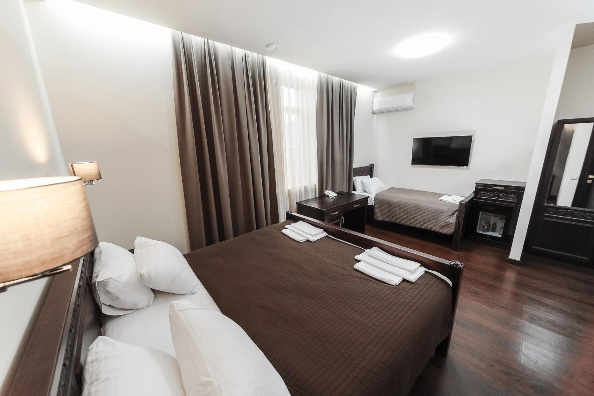 Dvin Hotel Pavlodar Exterior foto