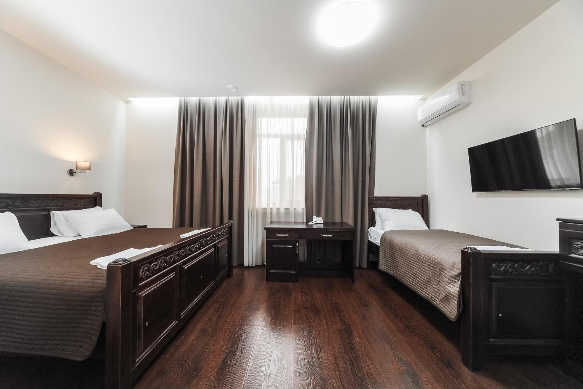 Dvin Hotel Pavlodar Exterior foto