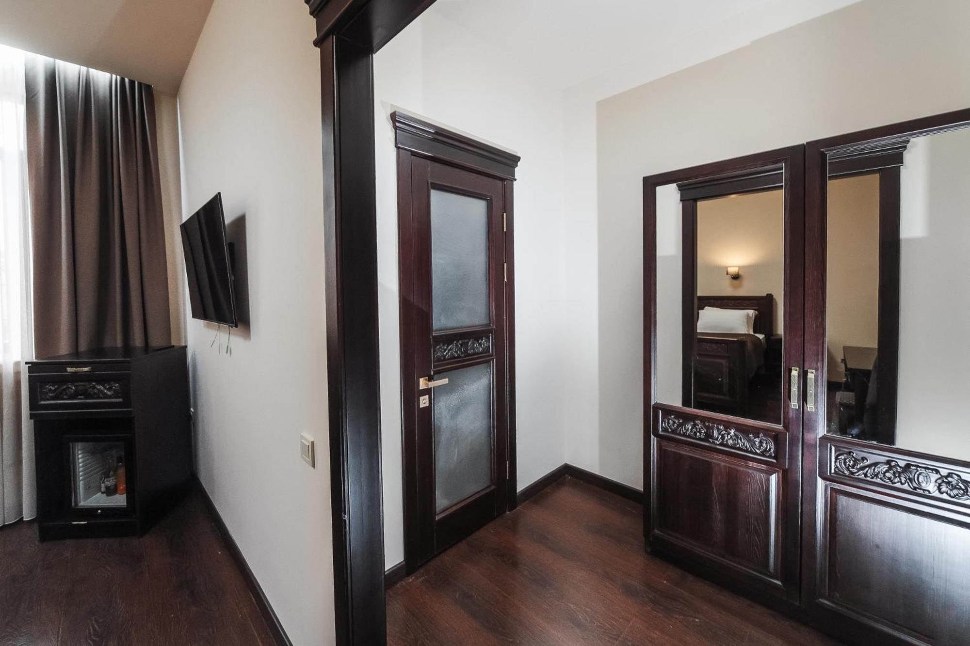 Dvin Hotel Pavlodar Exterior foto