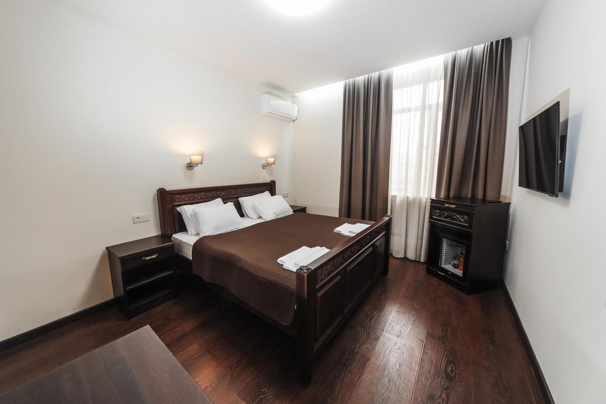 Dvin Hotel Pavlodar Exterior foto