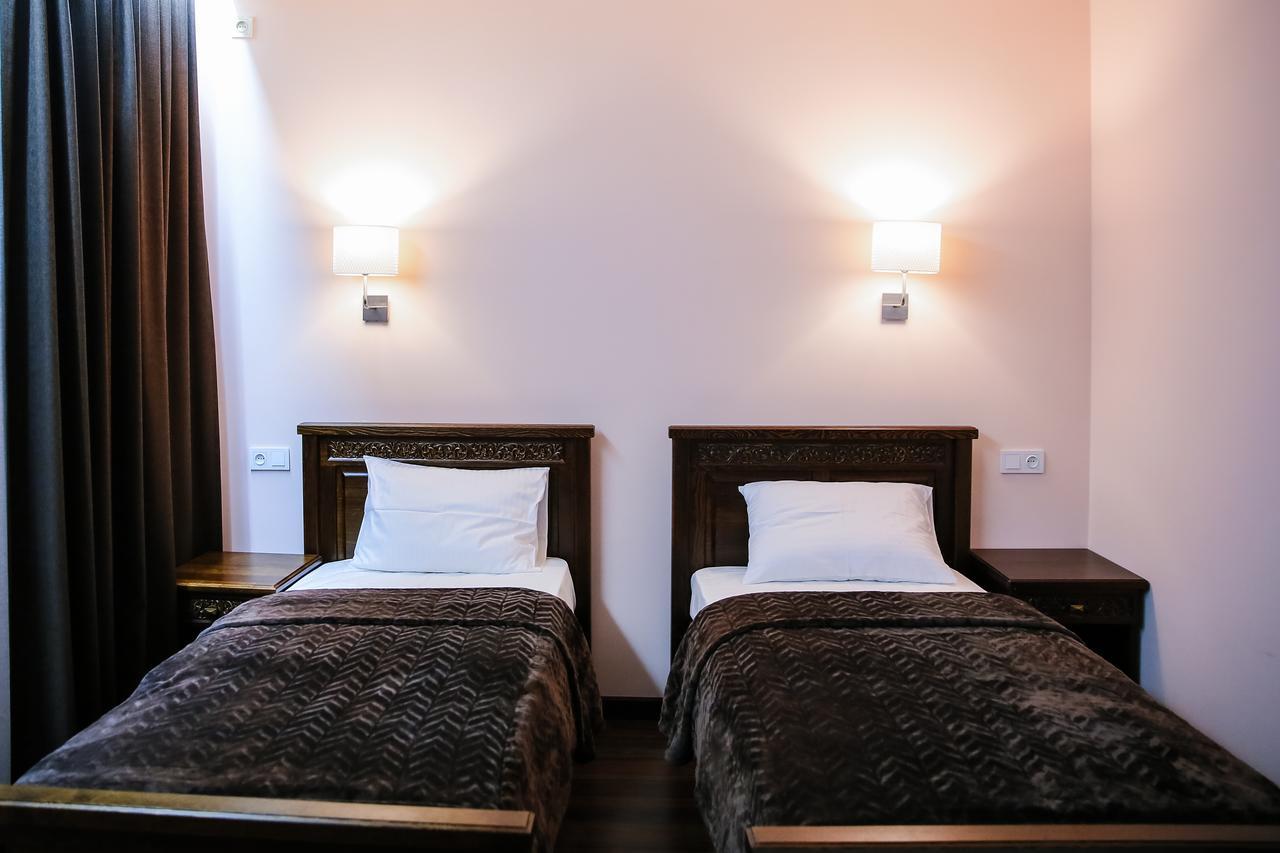 Dvin Hotel Pavlodar Exterior foto
