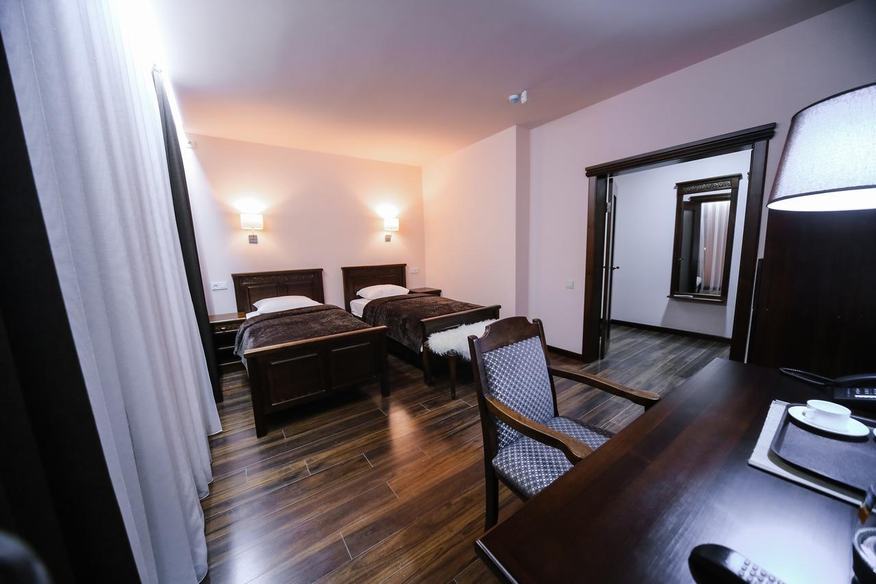 Dvin Hotel Pavlodar Exterior foto