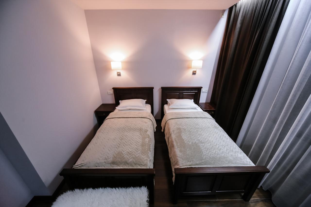 Dvin Hotel Pavlodar Exterior foto
