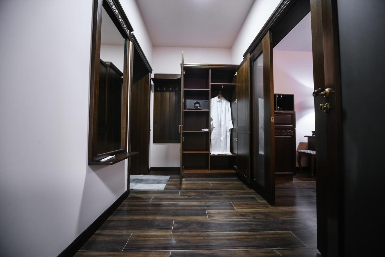 Dvin Hotel Pavlodar Exterior foto