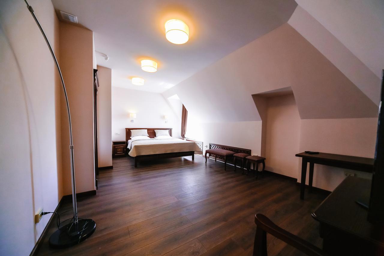 Dvin Hotel Pavlodar Exterior foto