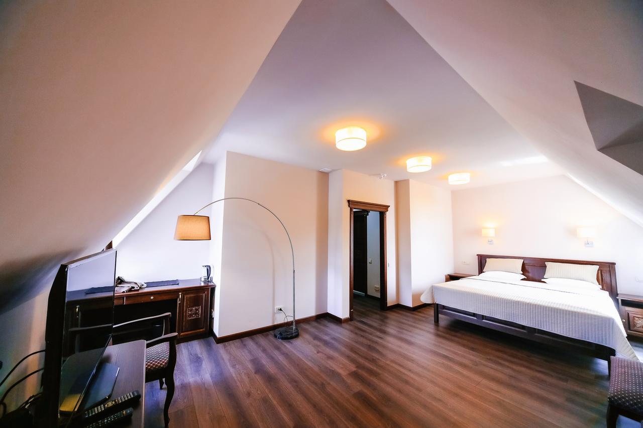 Dvin Hotel Pavlodar Exterior foto