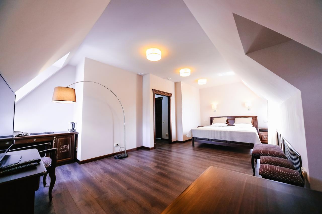 Dvin Hotel Pavlodar Exterior foto
